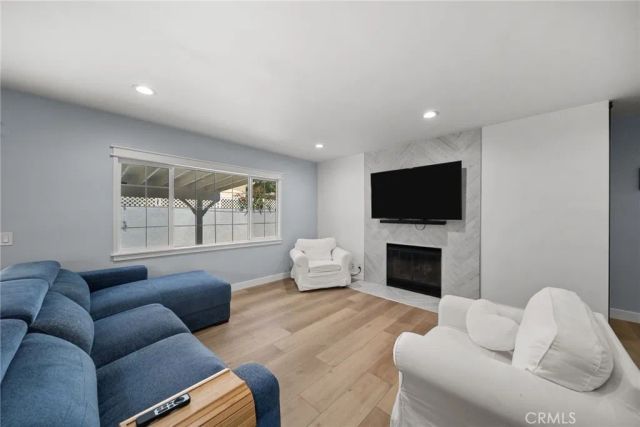 8033 Darby Avenue, Reseda, CA 91335