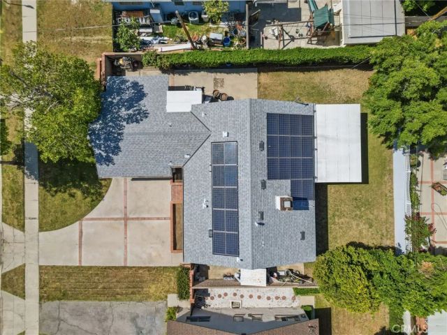8033 Darby Avenue, Reseda, CA 91335