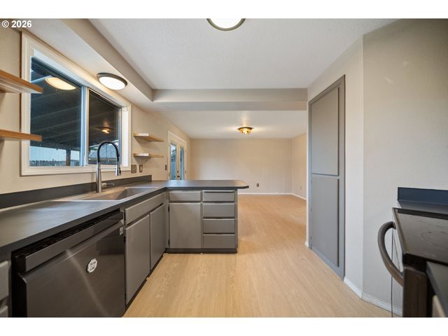 21455 Sw LOIS St, Beaverton, OR 97003