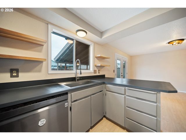 21455 Sw LOIS St, Beaverton, OR 97003