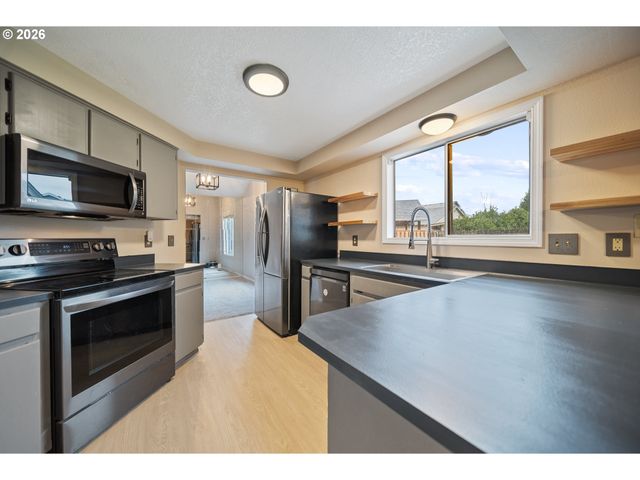 21455 Sw LOIS St, Beaverton, OR 97003