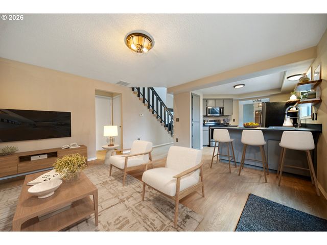 21455 Sw LOIS St, Beaverton, OR 97003