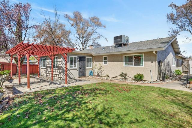 1663 Klamath River Dr, Rancho Cordova, CA 95670