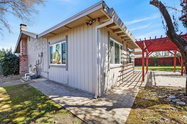 1663 Klamath River Dr, Rancho Cordova, CA 95670