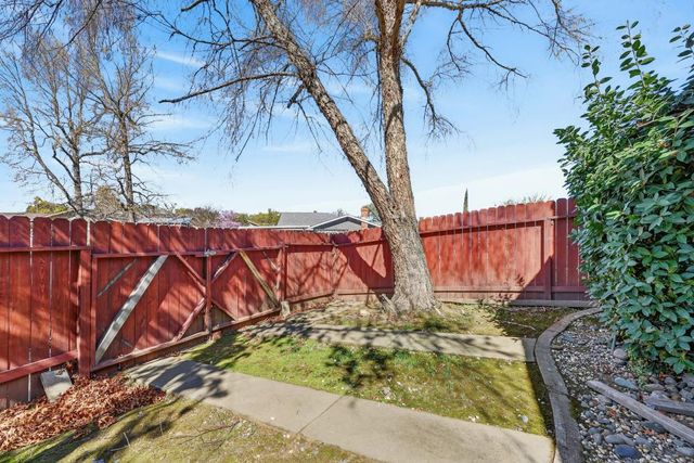 1663 Klamath River Dr, Rancho Cordova, CA 95670