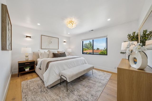 12311 Viewoak Drive, Saratoga, CA 95070