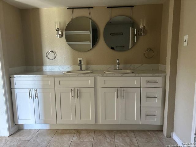 302 McDougal, San Antonio, TX 78223