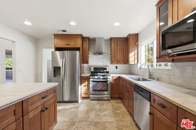 4345 Canoga Avenue, Woodland Hills (los Angeles), CA 91364