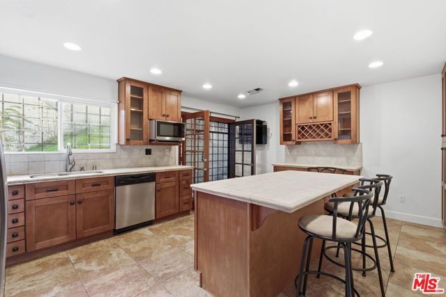 4345 Canoga Avenue, Woodland Hills (los Angeles), CA 91364