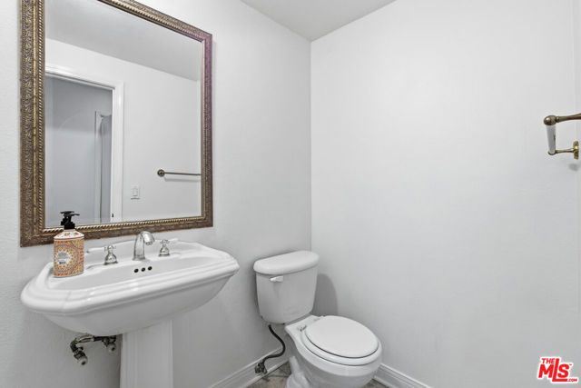 4345 Canoga Avenue, Woodland Hills (los Angeles), CA 91364