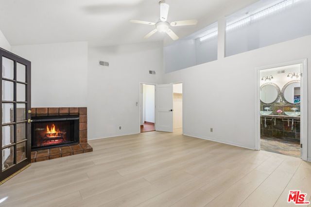 4345 Canoga Avenue, Woodland Hills (los Angeles), CA 91364