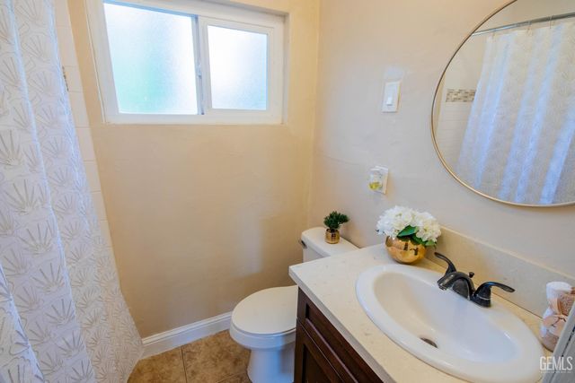 1917 Clark Avenue, Bakersfield, CA 93304