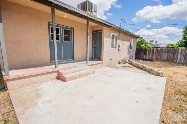 1917 Clark Avenue, Bakersfield, CA 93304