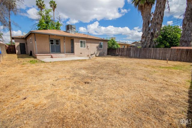 1917 Clark Avenue, Bakersfield, CA 93304
