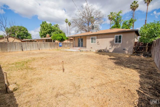1917 Clark Avenue, Bakersfield, CA 93304