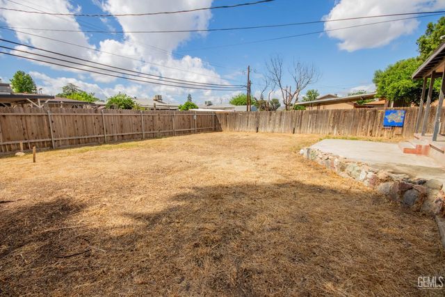 1917 Clark Avenue, Bakersfield, CA 93304