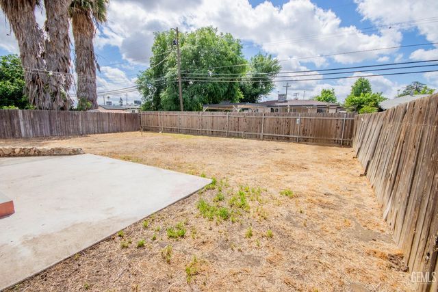 1917 Clark Avenue, Bakersfield, CA 93304