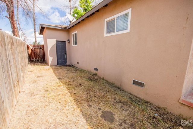 1917 Clark Avenue, Bakersfield, CA 93304