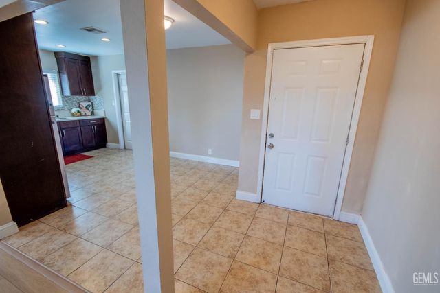 1917 Clark Avenue, Bakersfield, CA 93304