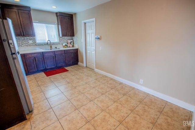 1917 Clark Avenue, Bakersfield, CA 93304