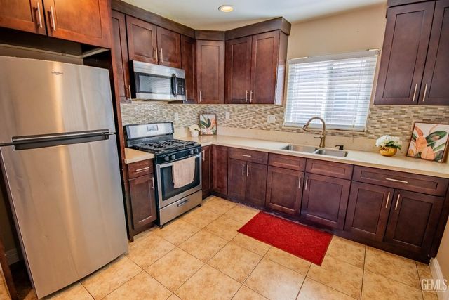 1917 Clark Avenue, Bakersfield, CA 93304