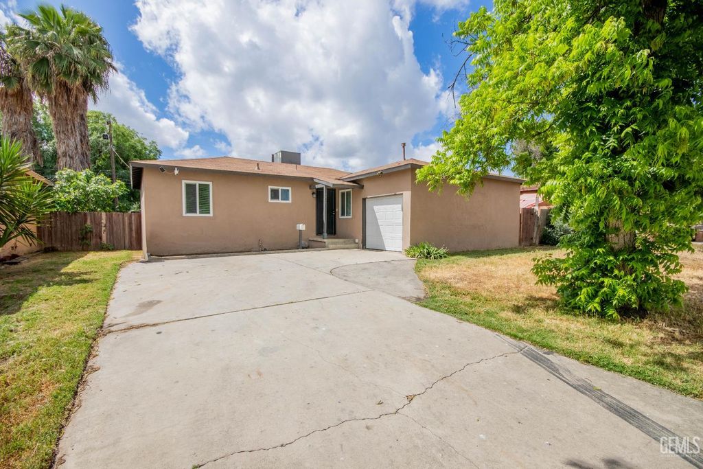 1917 Clark Avenue, Bakersfield, CA 93304