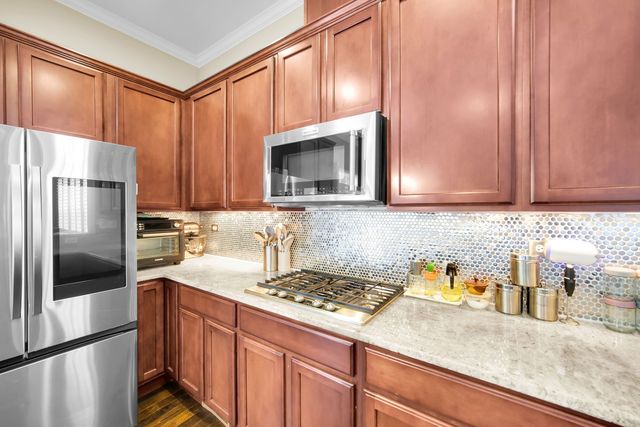 1031 Ravendale Court, Naperville, IL 60540