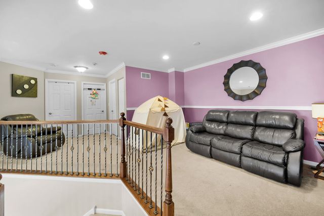 1031 Ravendale Court, Naperville, IL 60540