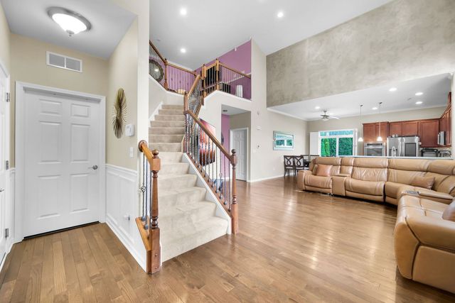 1031 Ravendale Court, Naperville, IL 60540