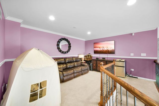 1031 Ravendale Court, Naperville, IL 60540
