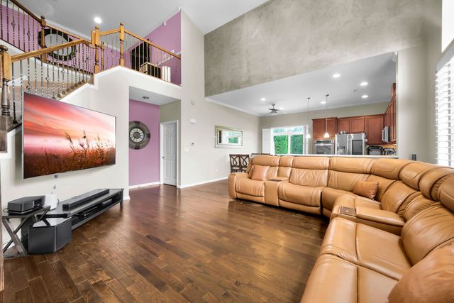1031 Ravendale Court, Naperville, IL 60540