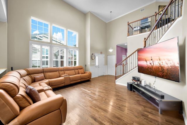 1031 Ravendale Court, Naperville, IL 60540