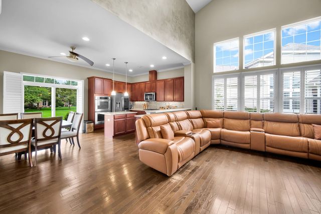 1031 Ravendale Court, Naperville, IL 60540