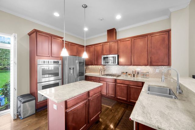 1031 Ravendale Court, Naperville, IL 60540