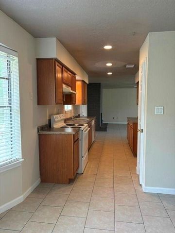 16030 Blackhawk Boulevard, Friendswood, TX 77546