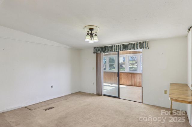 201 Cranbrook Circle, Hendersonville, NC 28792