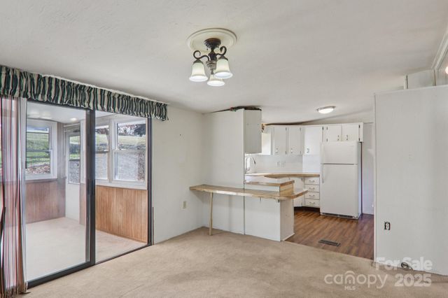 201 Cranbrook Circle, Hendersonville, NC 28792