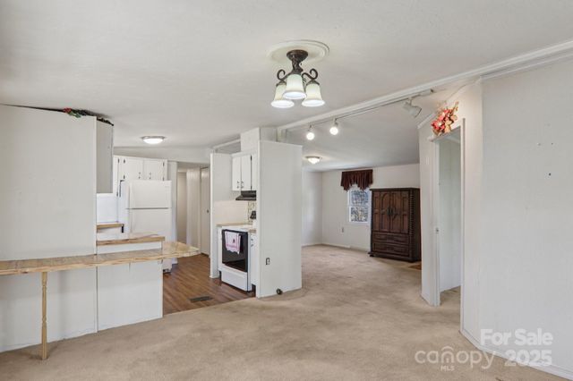 201 Cranbrook Circle, Hendersonville, NC 28792