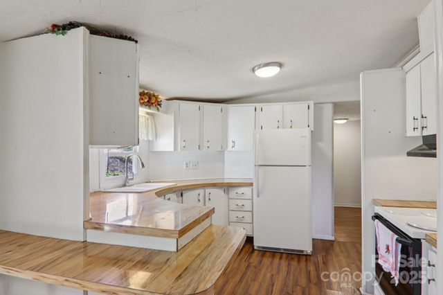 201 Cranbrook Circle, Hendersonville, NC 28792