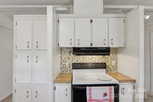 201 Cranbrook Circle, Hendersonville, NC 28792