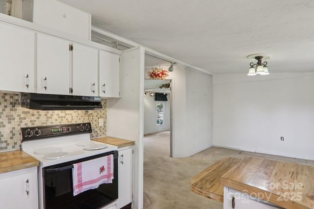 201 Cranbrook Circle, Hendersonville, NC 28792