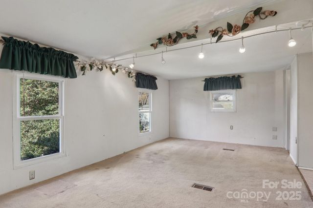 201 Cranbrook Circle, Hendersonville, NC 28792