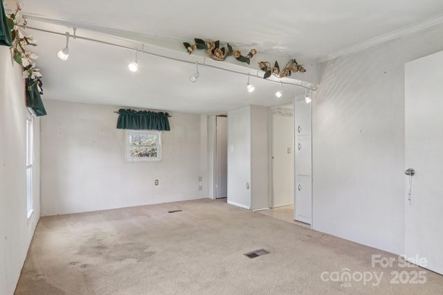 201 Cranbrook Circle, Hendersonville, NC 28792