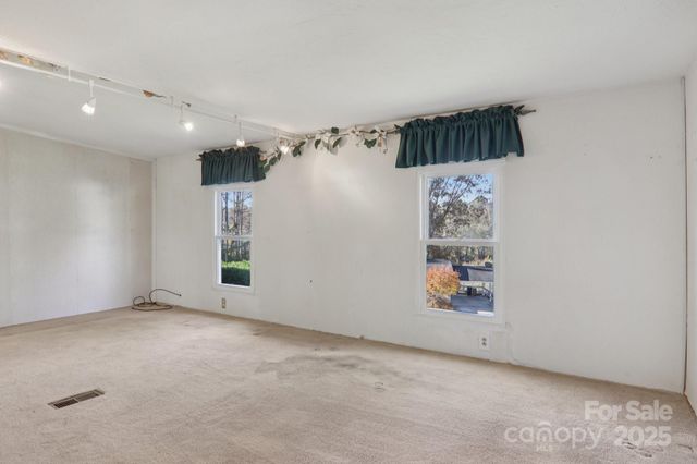 201 Cranbrook Circle, Hendersonville, NC 28792