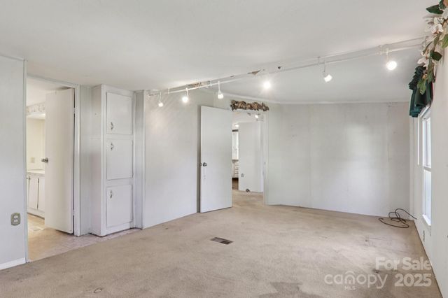 201 Cranbrook Circle, Hendersonville, NC 28792