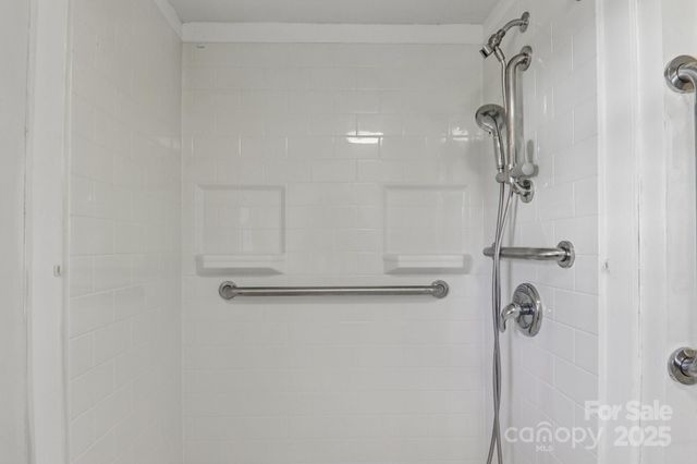 201 Cranbrook Circle, Hendersonville, NC 28792