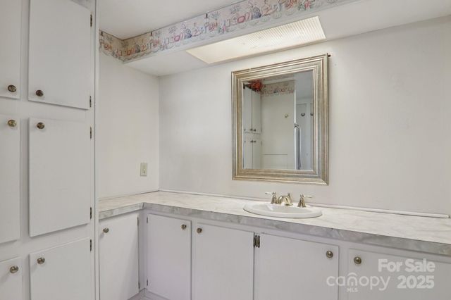 201 Cranbrook Circle, Hendersonville, NC 28792