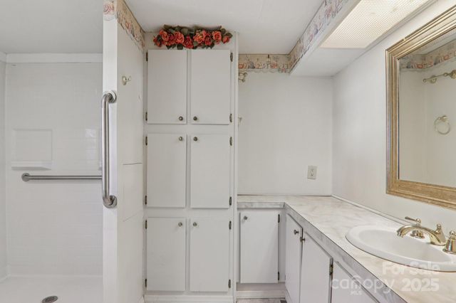 201 Cranbrook Circle, Hendersonville, NC 28792