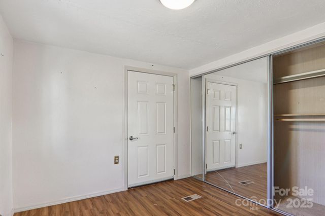 201 Cranbrook Circle, Hendersonville, NC 28792