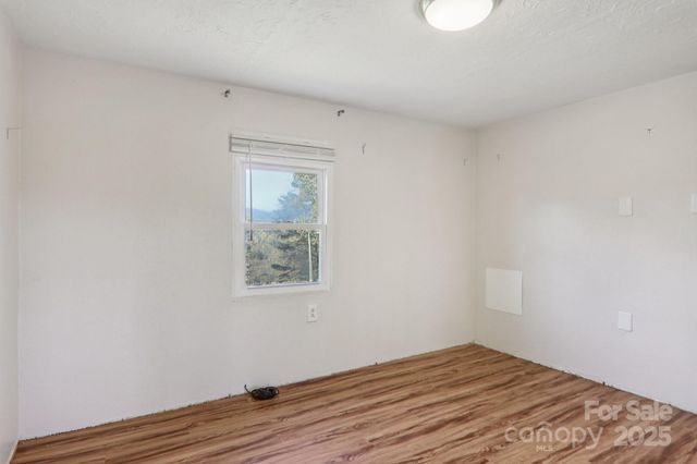 201 Cranbrook Circle, Hendersonville, NC 28792